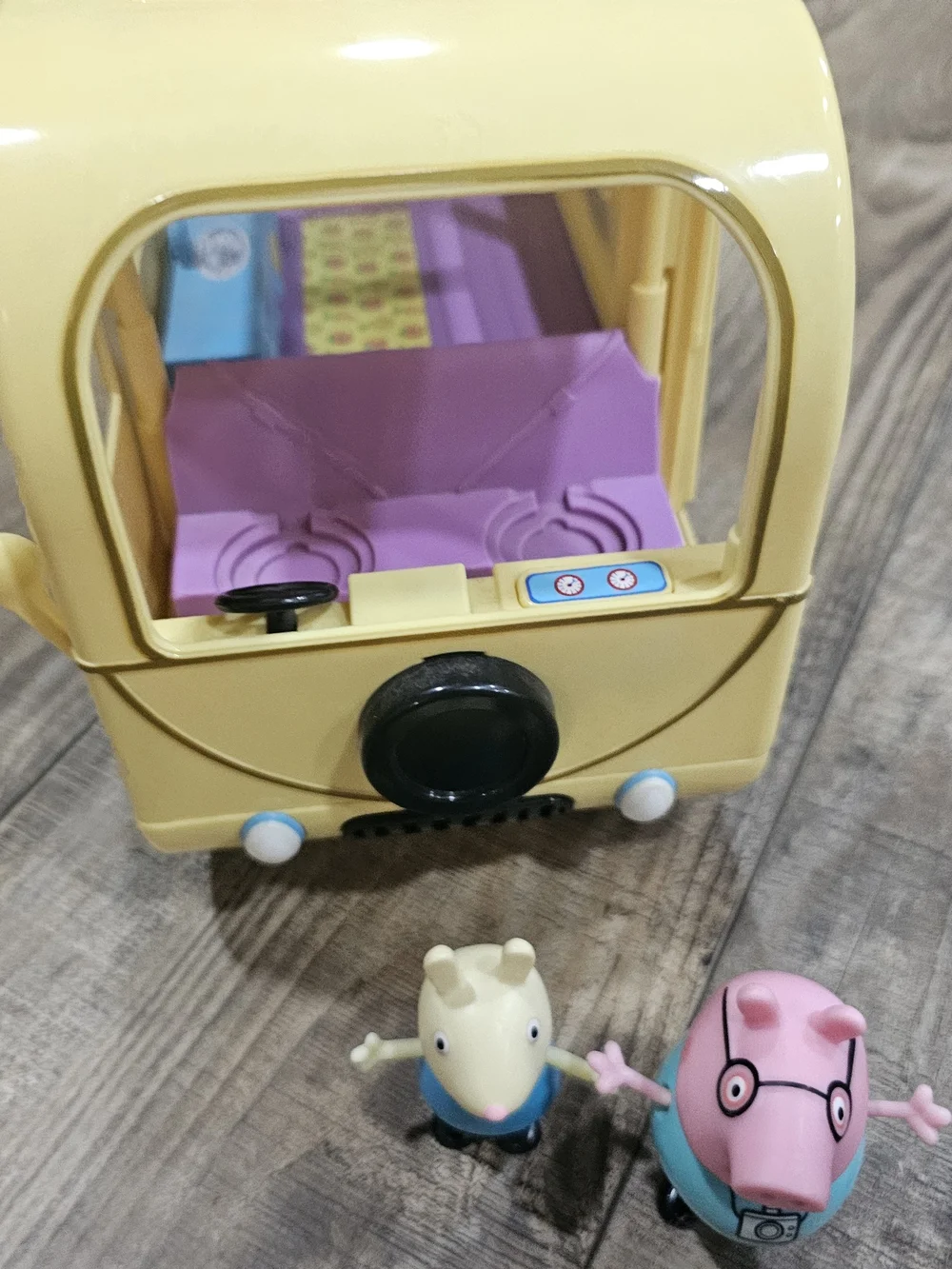 Peppa Pig Transforming Camper Bus & 5 Characters 17 Inch